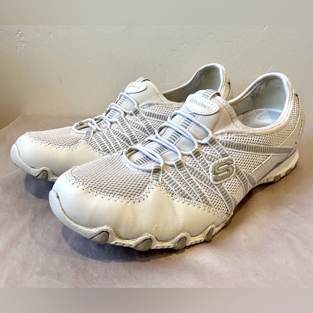Sketchers White & Silver Fashion Sneakers